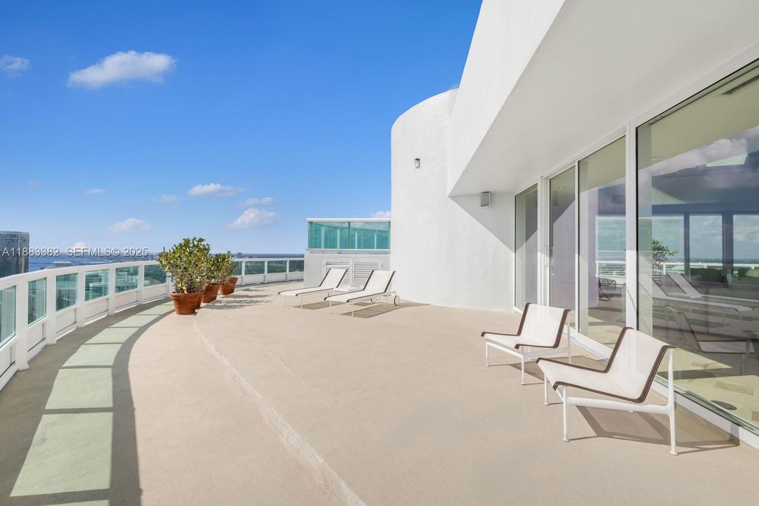 For Rent: $65,000 (7 beds, 7 baths, 10000 Square Feet)