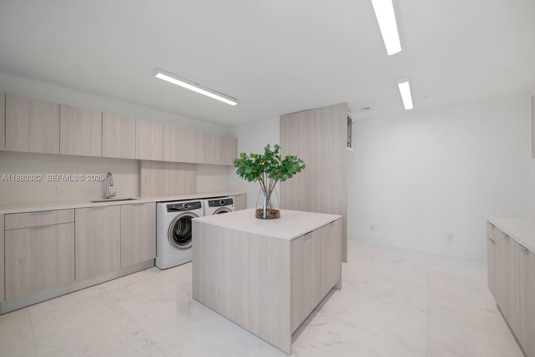 For Rent: $65,000 (7 beds, 7 baths, 10000 Square Feet)