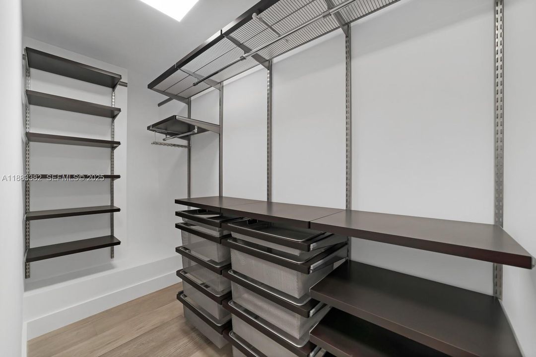 For Rent: $65,000 (7 beds, 7 baths, 10000 Square Feet)