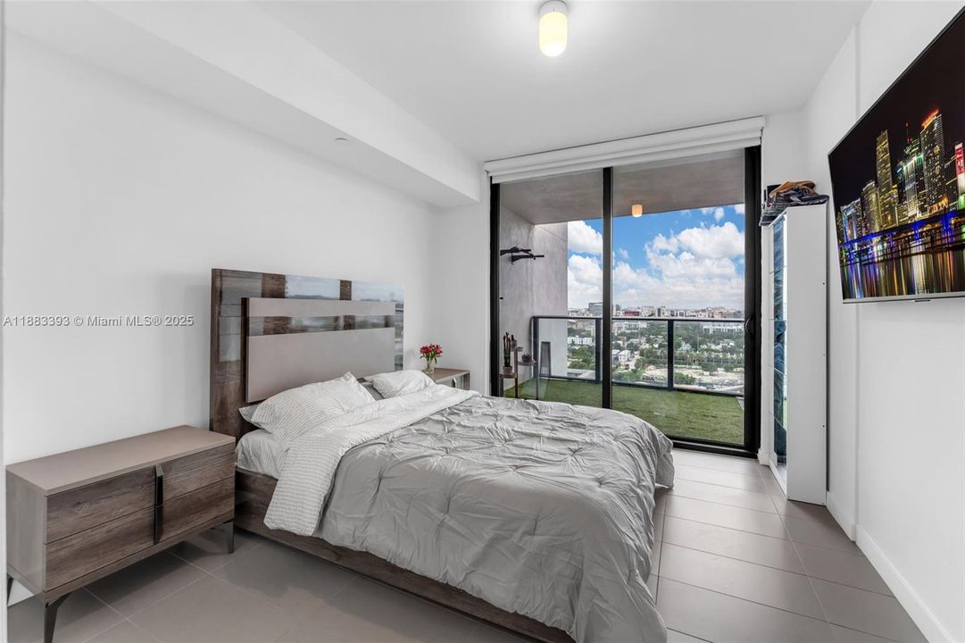 For Sale: $475,000 (1 beds, 1 baths, 865 Square Feet)