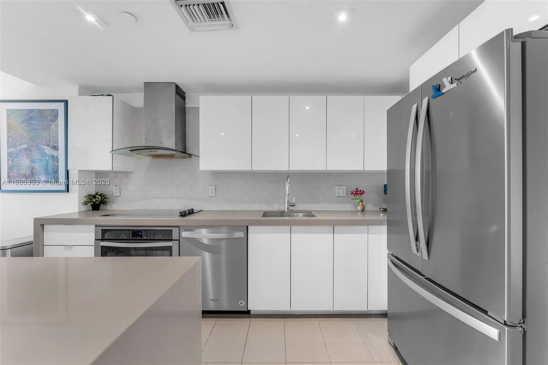 For Sale: $475,000 (1 beds, 1 baths, 865 Square Feet)