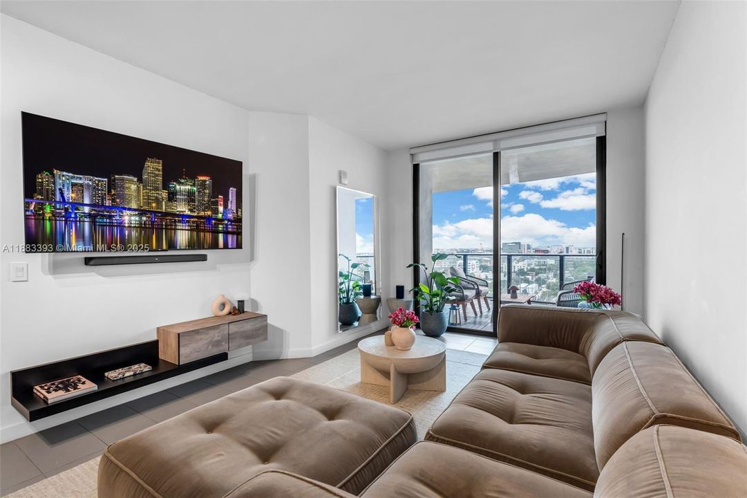 For Sale: $475,000 (1 beds, 1 baths, 865 Square Feet)