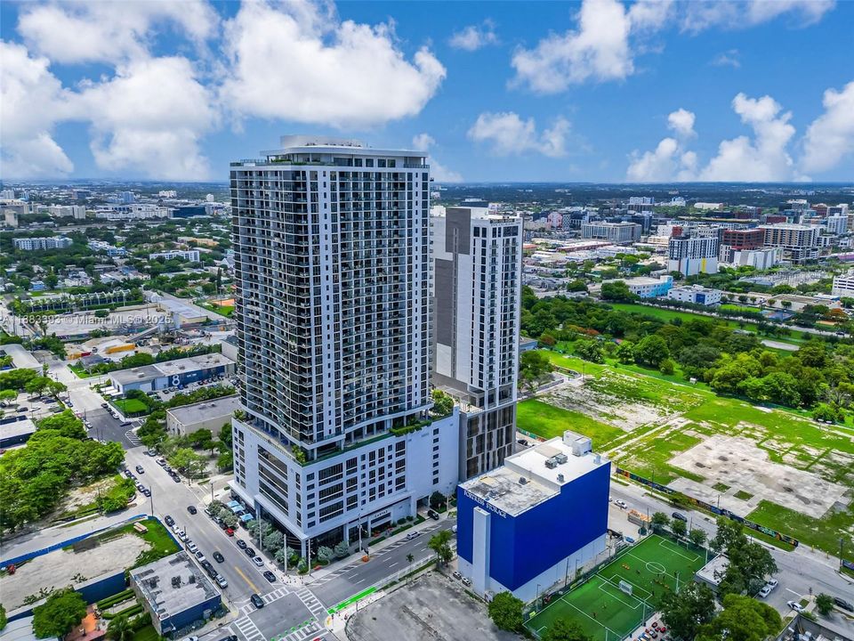 For Sale: $475,000 (1 beds, 1 baths, 865 Square Feet)