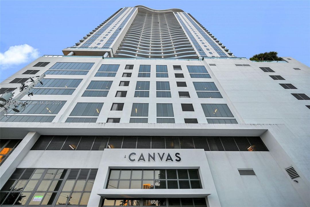 For Sale: $475,000 (1 beds, 1 baths, 865 Square Feet)