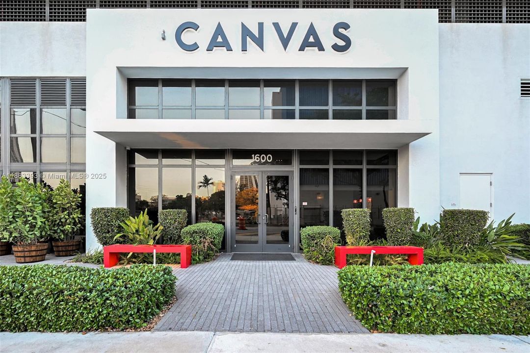 For Sale: $475,000 (1 beds, 1 baths, 865 Square Feet)