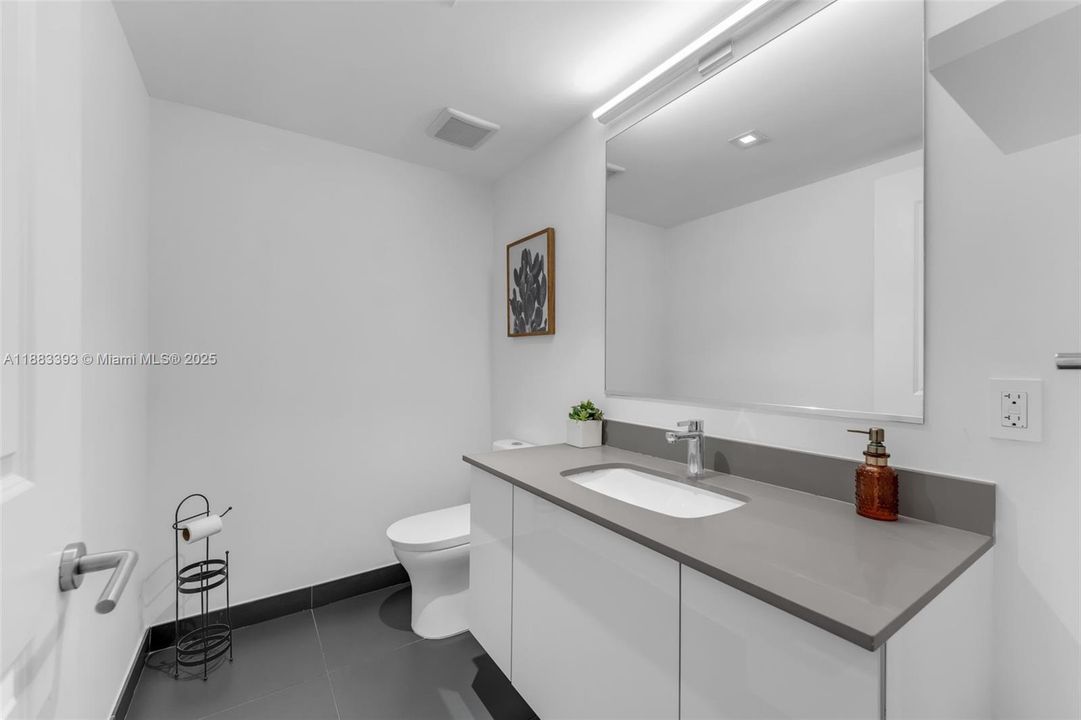 For Sale: $475,000 (1 beds, 1 baths, 865 Square Feet)