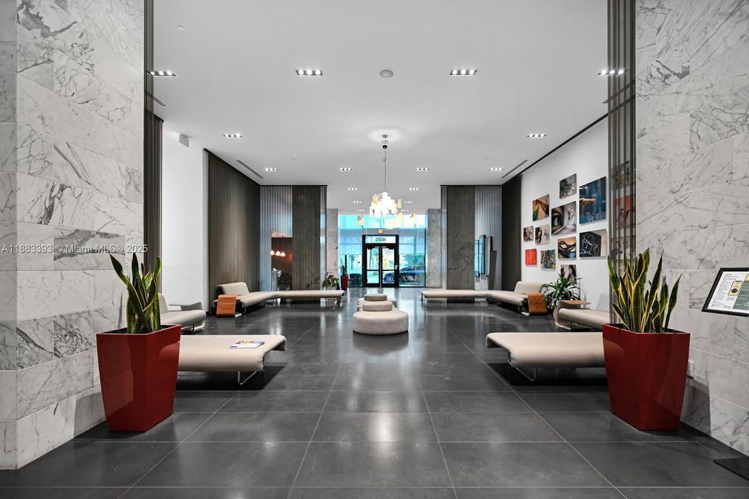 For Sale: $475,000 (1 beds, 1 baths, 865 Square Feet)