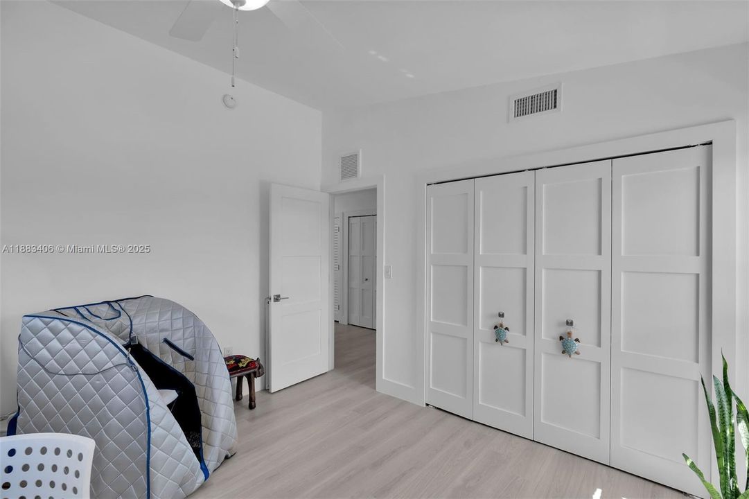 Recently Sold: $2,200,000 (3 beds, 2 baths, 1560 Square Feet)