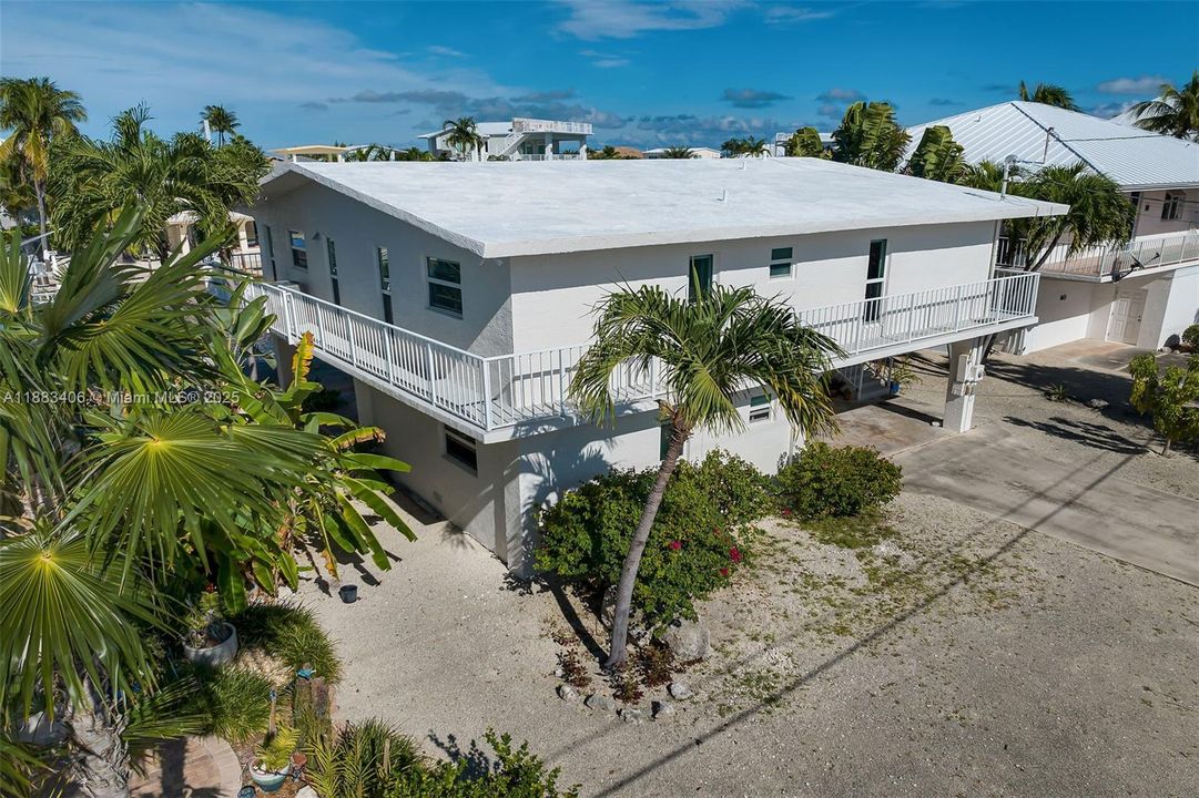 Recently Sold: $2,200,000 (3 beds, 2 baths, 1560 Square Feet)