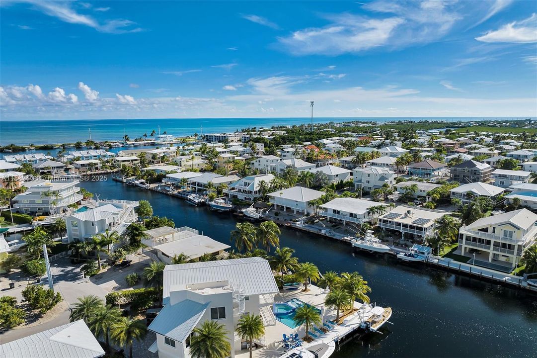 Recently Sold: $2,200,000 (3 beds, 2 baths, 1560 Square Feet)