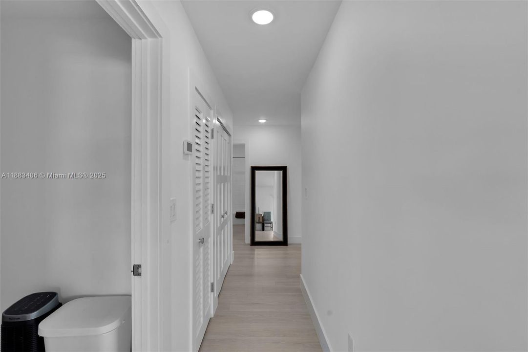 Recently Sold: $2,200,000 (3 beds, 2 baths, 1560 Square Feet)