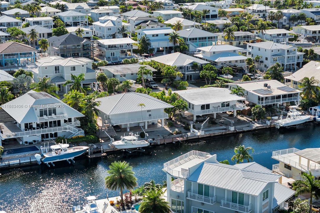 Recently Sold: $2,200,000 (3 beds, 2 baths, 1560 Square Feet)