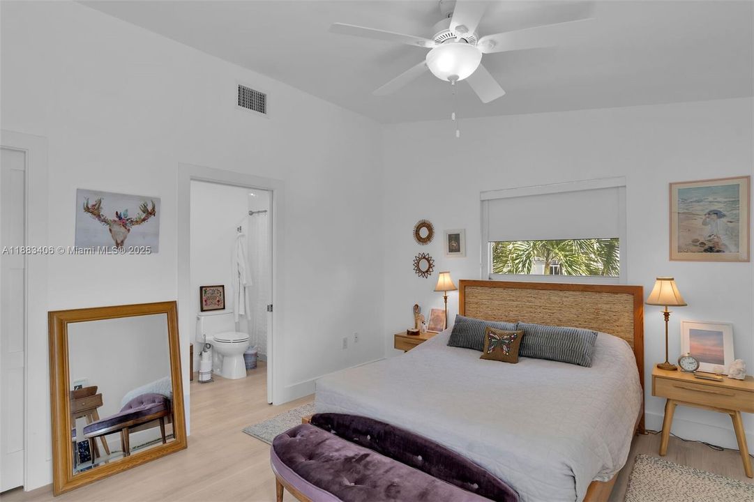 Recently Sold: $2,200,000 (3 beds, 2 baths, 1560 Square Feet)