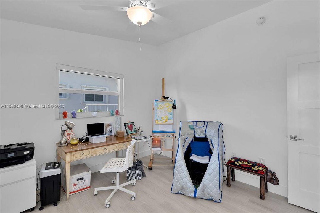 Recently Sold: $2,200,000 (3 beds, 2 baths, 1560 Square Feet)