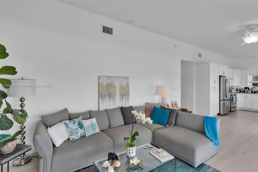 Recently Sold: $2,200,000 (3 beds, 2 baths, 1560 Square Feet)