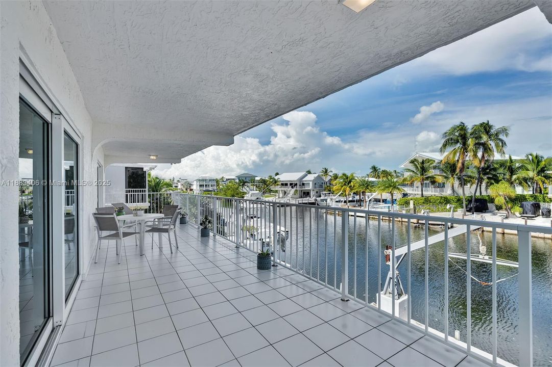 Recently Sold: $2,200,000 (3 beds, 2 baths, 1560 Square Feet)