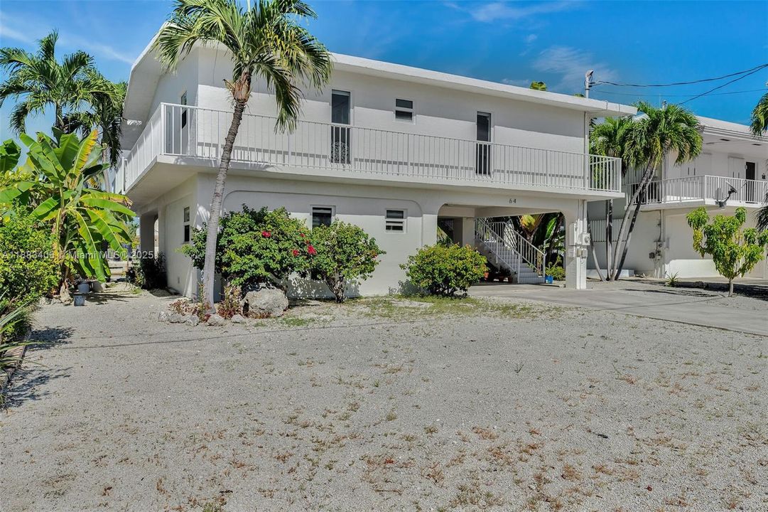 Recently Sold: $2,200,000 (3 beds, 2 baths, 1560 Square Feet)