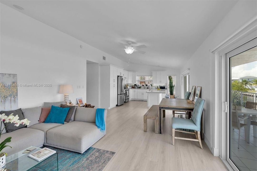 Recently Sold: $2,200,000 (3 beds, 2 baths, 1560 Square Feet)