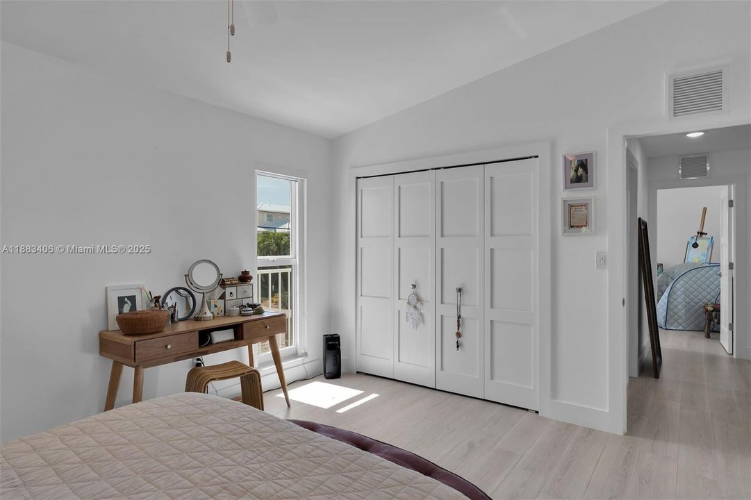 Recently Sold: $2,200,000 (3 beds, 2 baths, 1560 Square Feet)