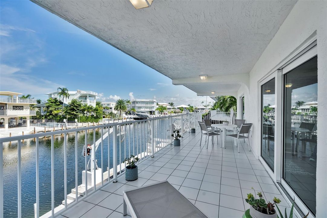 Recently Sold: $2,200,000 (3 beds, 2 baths, 1560 Square Feet)