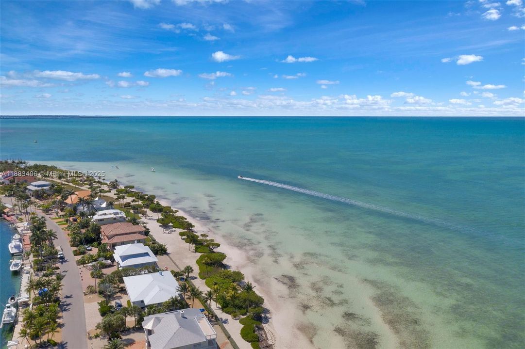 Recently Sold: $2,200,000 (3 beds, 2 baths, 1560 Square Feet)