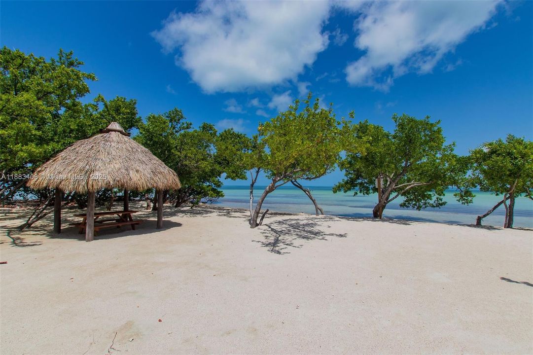 Recently Sold: $2,200,000 (3 beds, 2 baths, 1560 Square Feet)