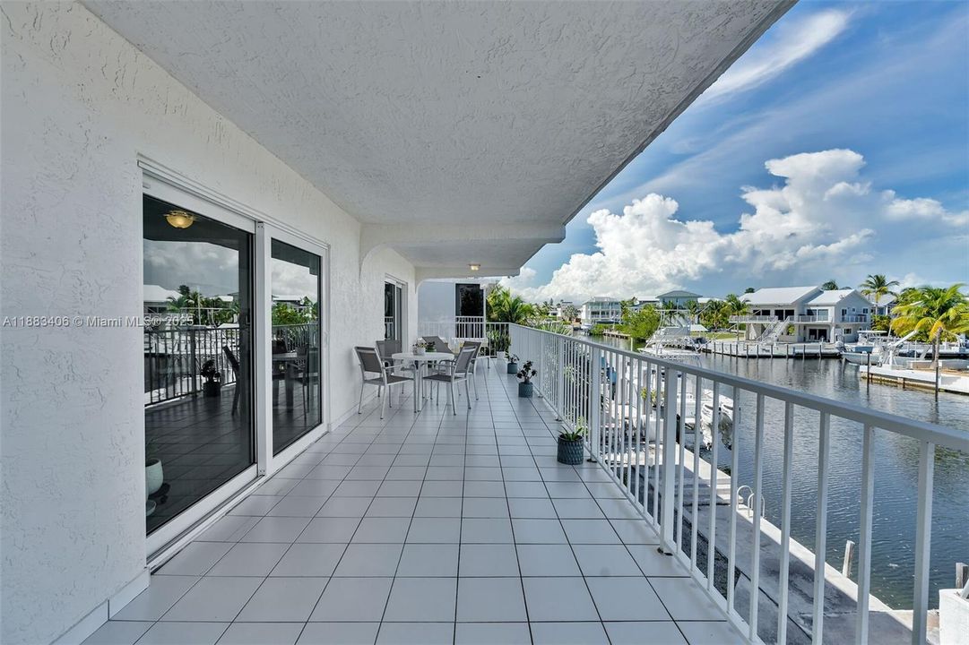 Recently Sold: $2,200,000 (3 beds, 2 baths, 1560 Square Feet)