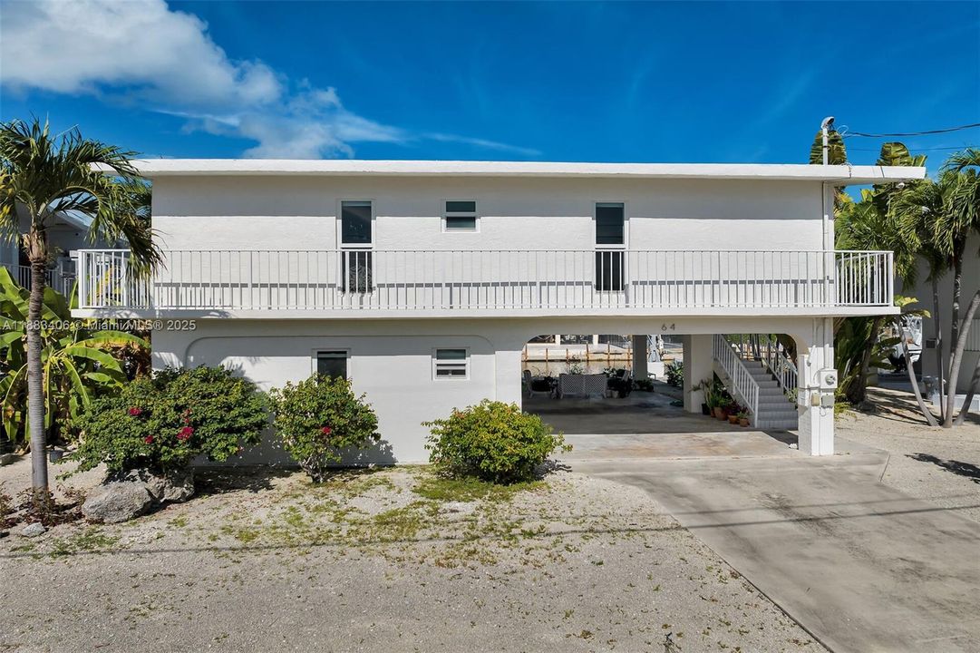 Recently Sold: $2,200,000 (3 beds, 2 baths, 1560 Square Feet)