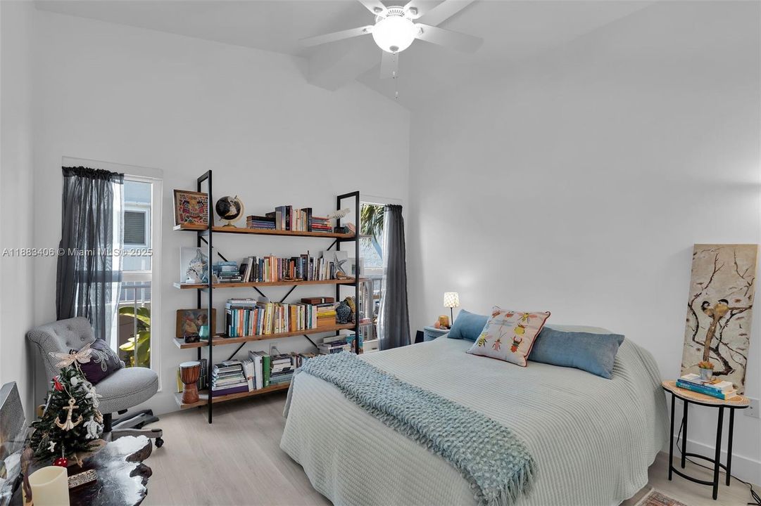 Recently Sold: $2,200,000 (3 beds, 2 baths, 1560 Square Feet)