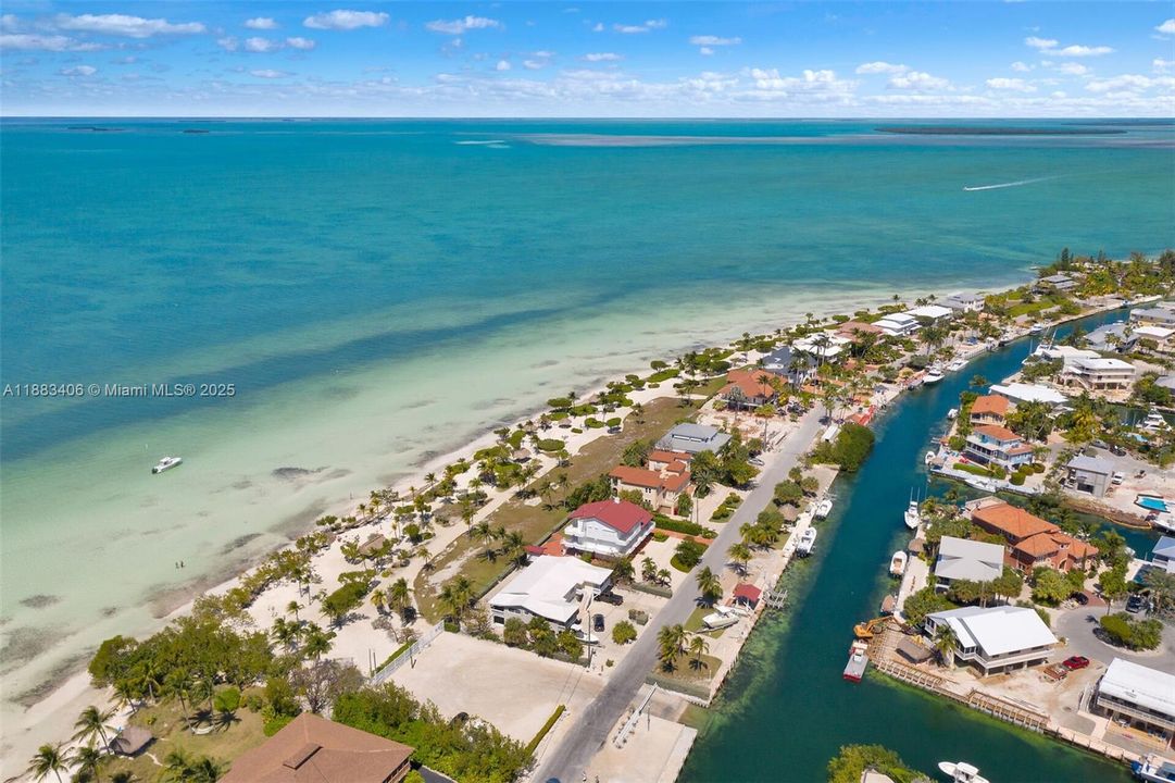 Recently Sold: $2,200,000 (3 beds, 2 baths, 1560 Square Feet)