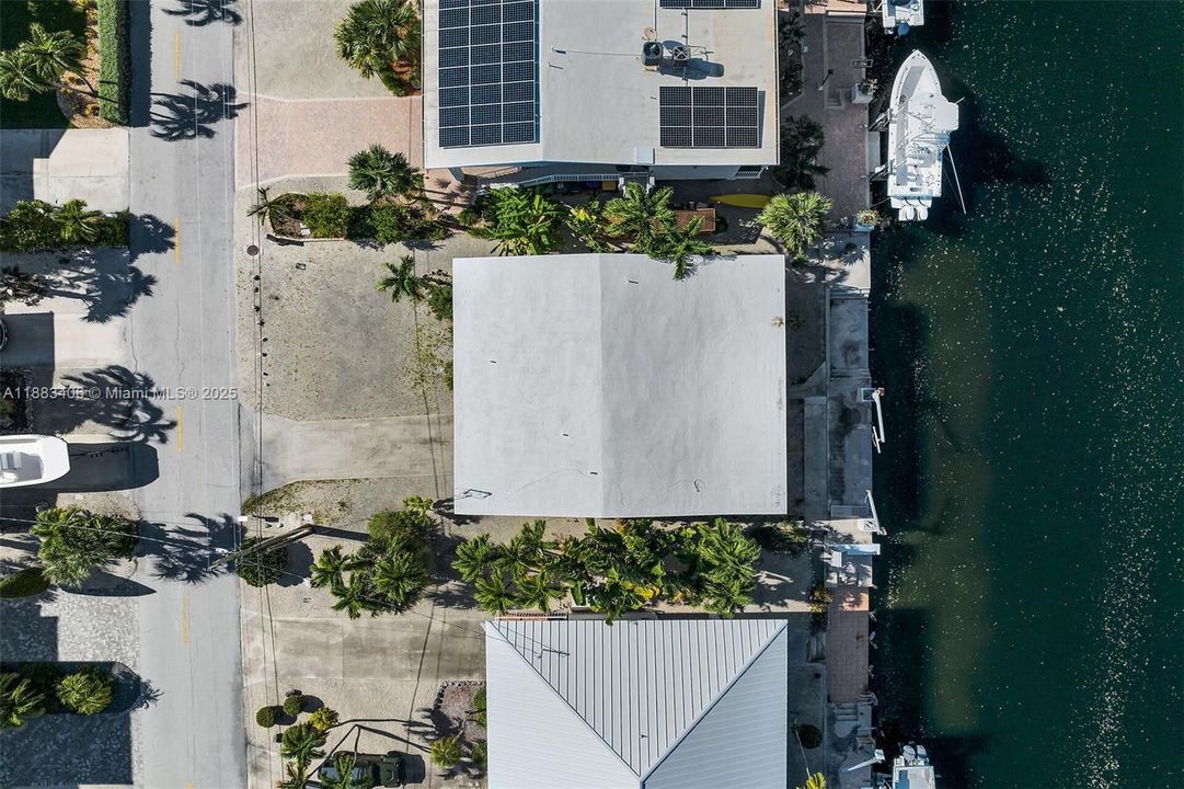 Recently Sold: $2,200,000 (3 beds, 2 baths, 1560 Square Feet)