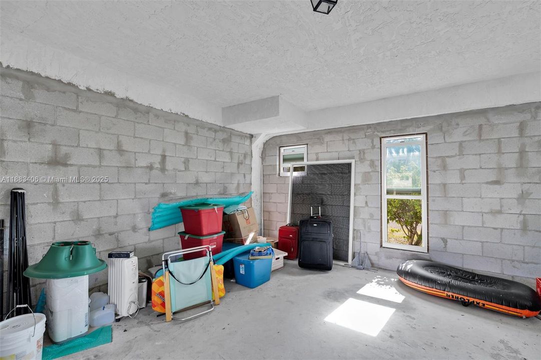 Recently Sold: $2,200,000 (3 beds, 2 baths, 1560 Square Feet)