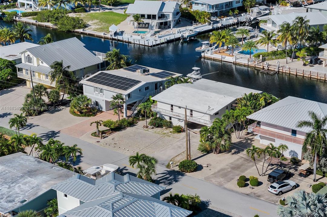 Recently Sold: $2,200,000 (3 beds, 2 baths, 1560 Square Feet)