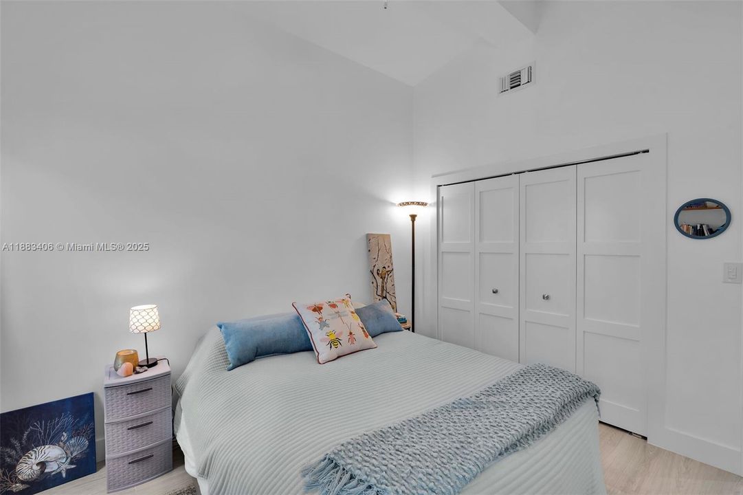 Recently Sold: $2,200,000 (3 beds, 2 baths, 1560 Square Feet)