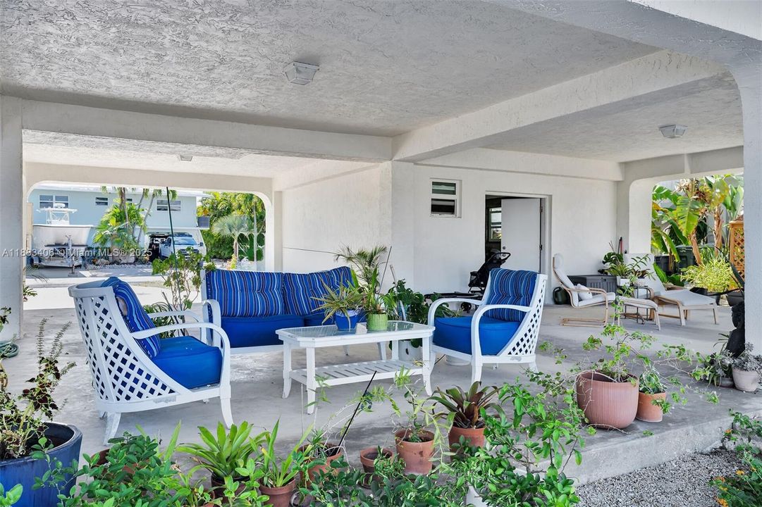 Recently Sold: $2,200,000 (3 beds, 2 baths, 1560 Square Feet)