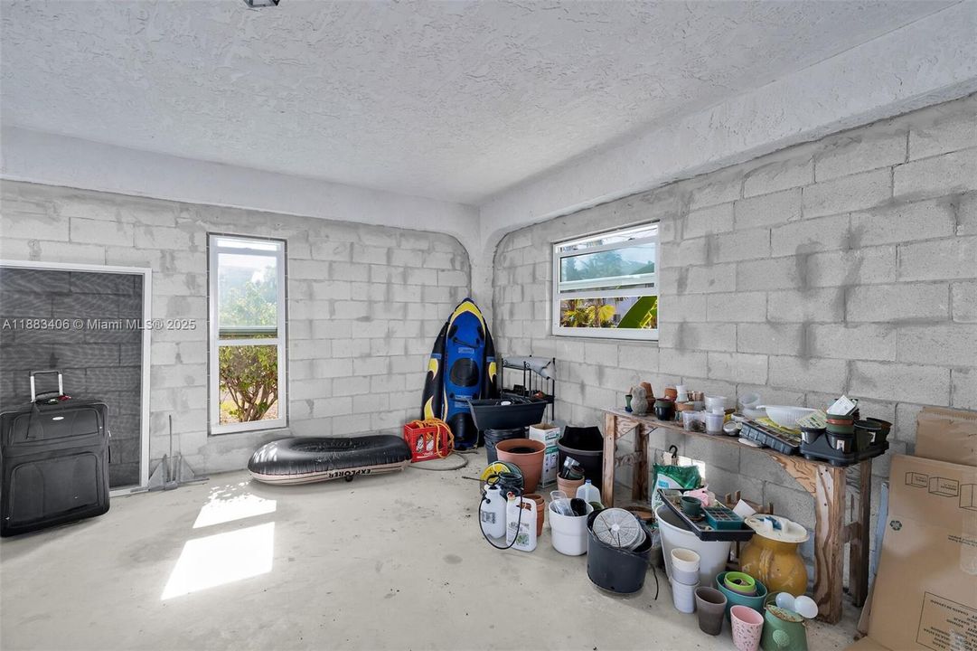 Recently Sold: $2,200,000 (3 beds, 2 baths, 1560 Square Feet)