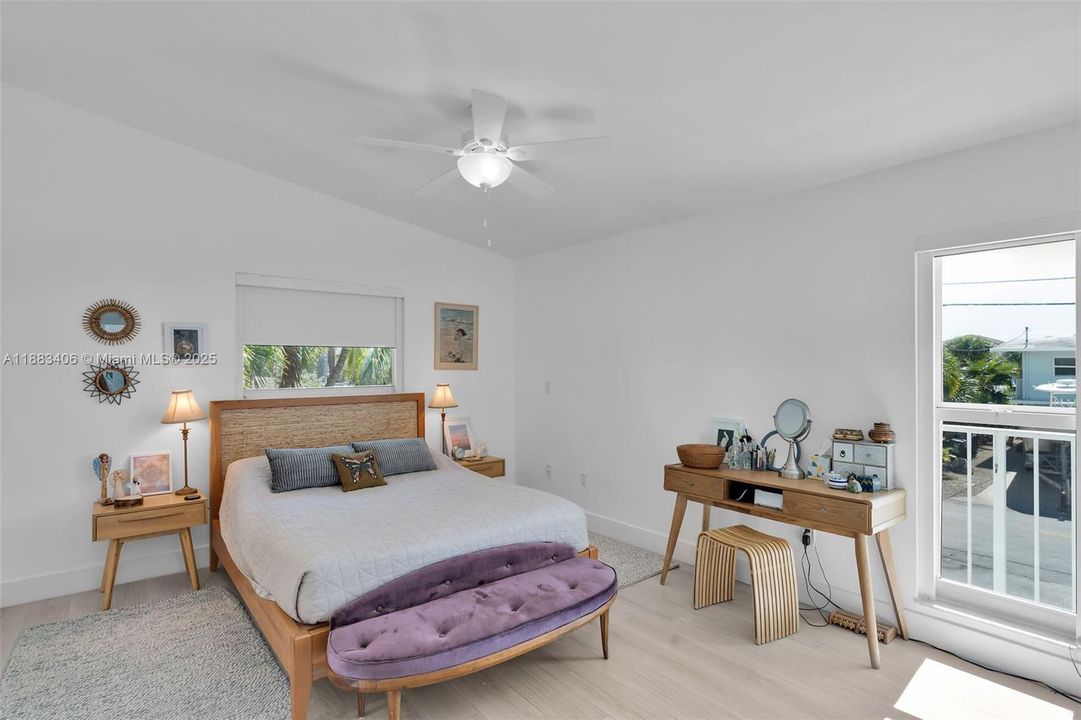 Recently Sold: $2,200,000 (3 beds, 2 baths, 1560 Square Feet)