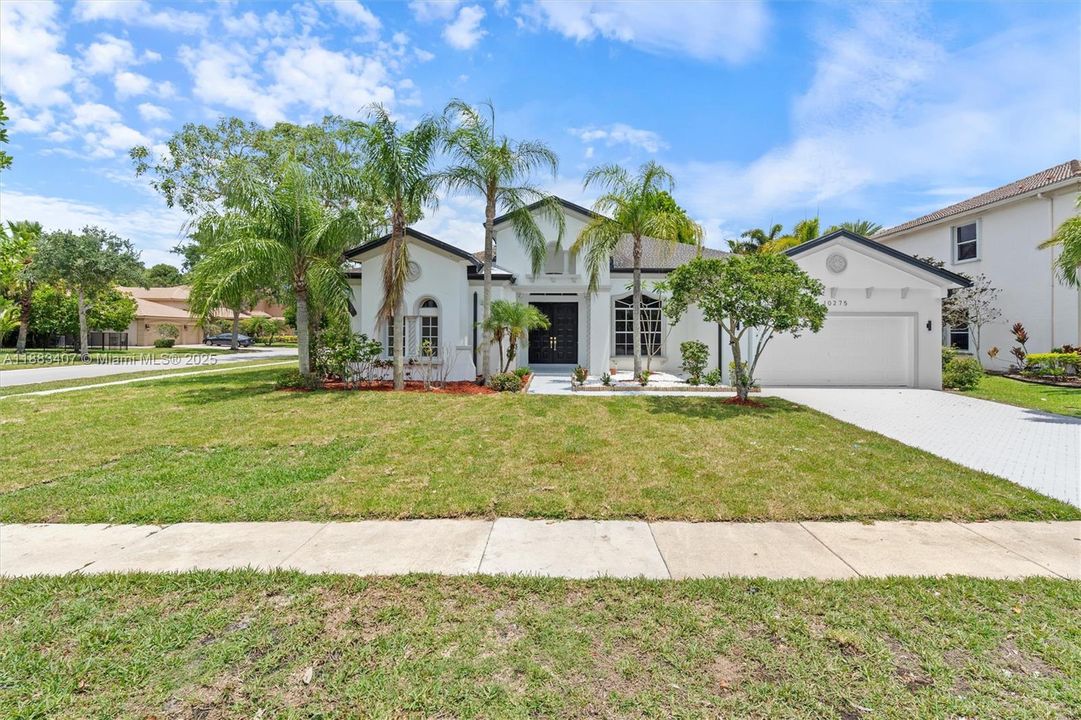 Recently Sold: $799,999 (3 beds, 2 baths, 2440 Square Feet)