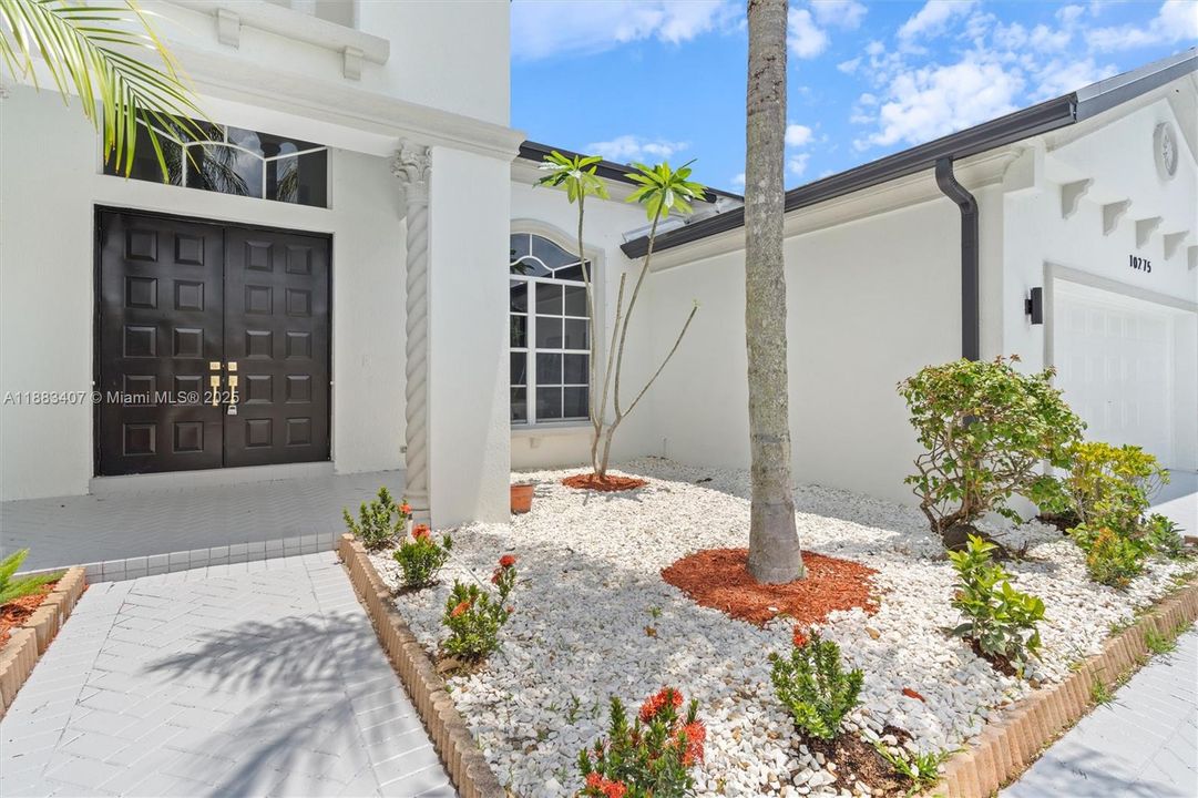 Recently Sold: $799,999 (3 beds, 2 baths, 2440 Square Feet)