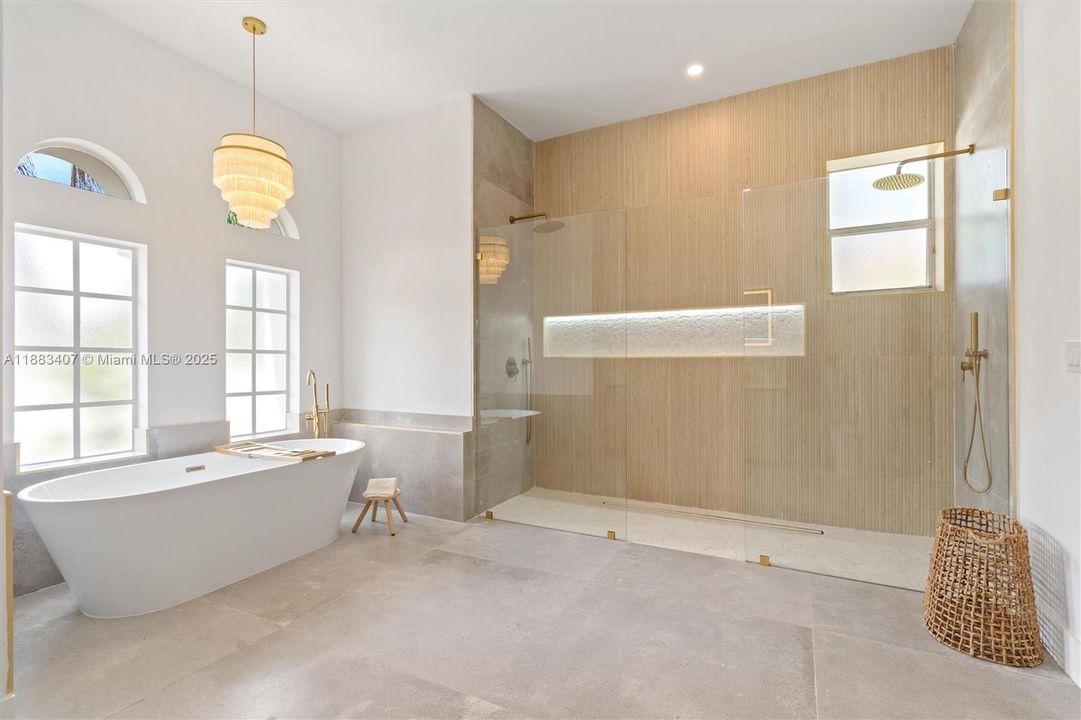 Recently Sold: $799,999 (3 beds, 2 baths, 2440 Square Feet)