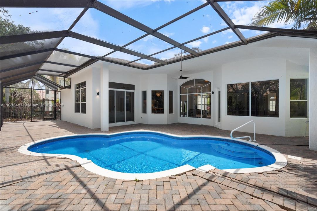 Recently Sold: $799,999 (3 beds, 2 baths, 2440 Square Feet)