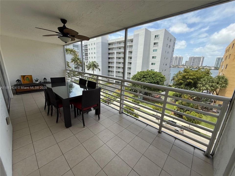 For Sale: $455,000 (2 beds, 2 baths, 1330 Square Feet)