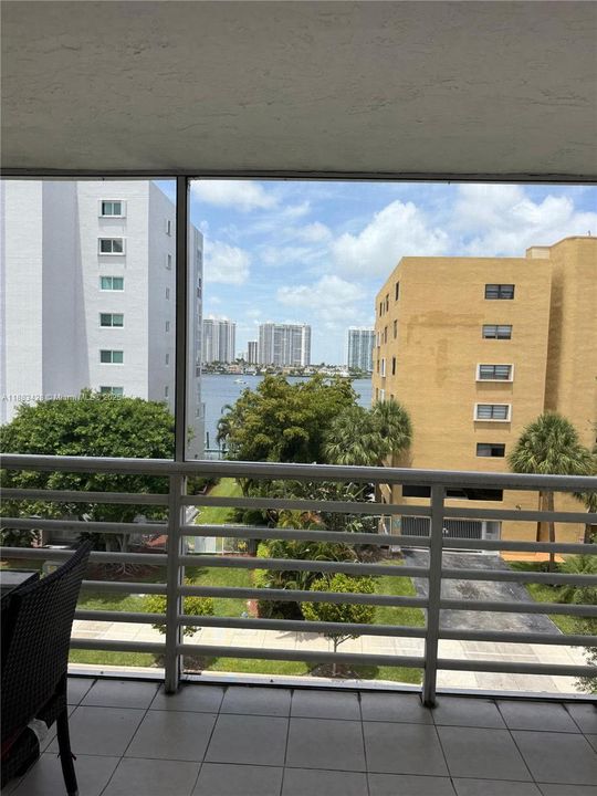 For Sale: $455,000 (2 beds, 2 baths, 1330 Square Feet)