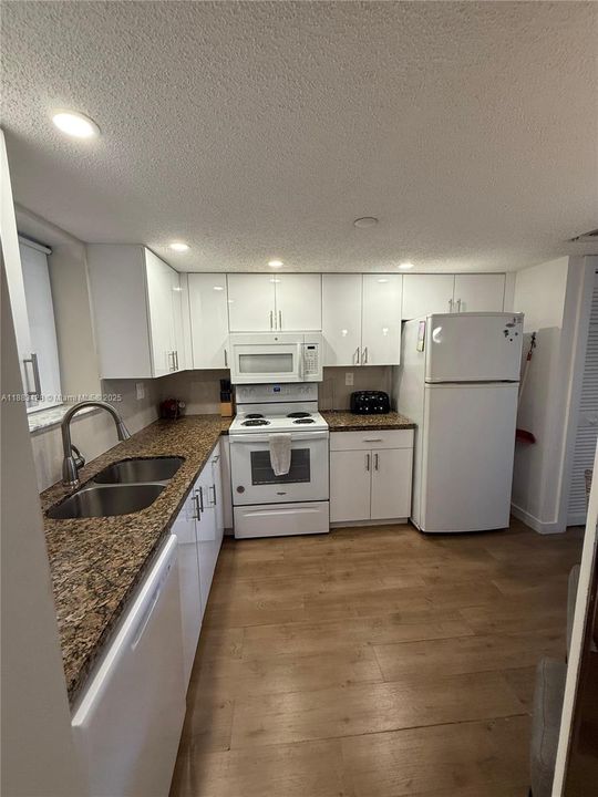 For Sale: $455,000 (2 beds, 2 baths, 1330 Square Feet)