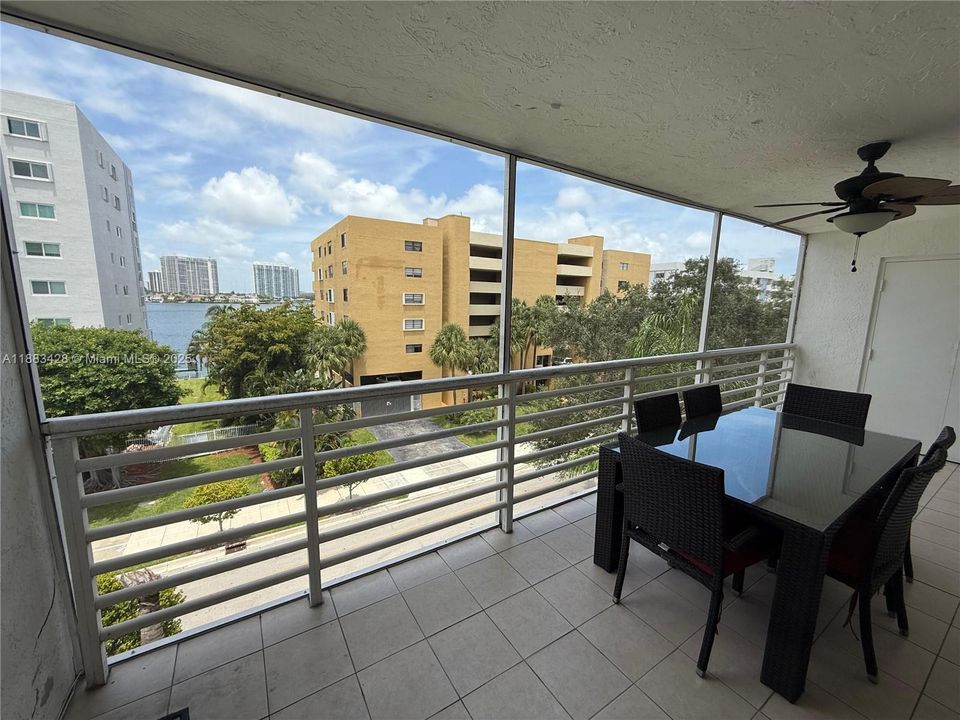 For Sale: $455,000 (2 beds, 2 baths, 1330 Square Feet)
