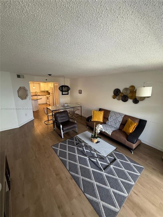 For Sale: $455,000 (2 beds, 2 baths, 1330 Square Feet)