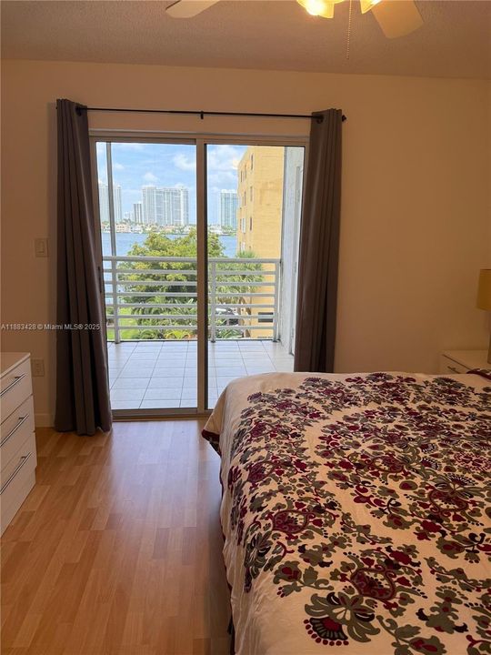 For Sale: $455,000 (2 beds, 2 baths, 1330 Square Feet)