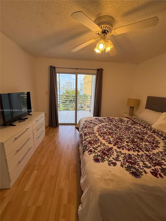For Sale: $455,000 (2 beds, 2 baths, 1330 Square Feet)