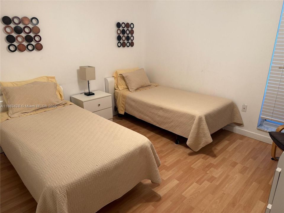 For Sale: $455,000 (2 beds, 2 baths, 1330 Square Feet)
