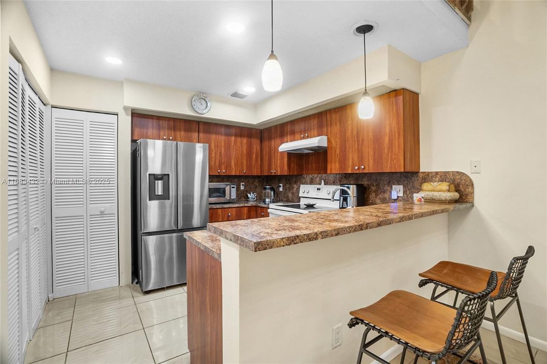 For Sale: $345,000 (3 beds, 2 baths, 1336 Square Feet)